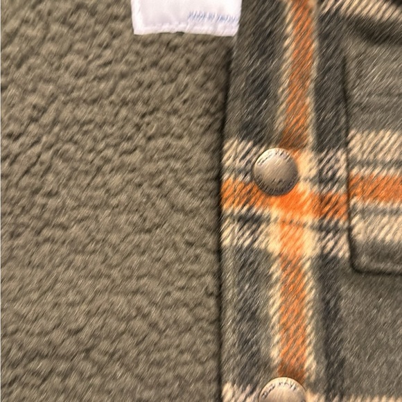 Old navy unisex sherpa lined plaid shaket - Picture 3 of 4